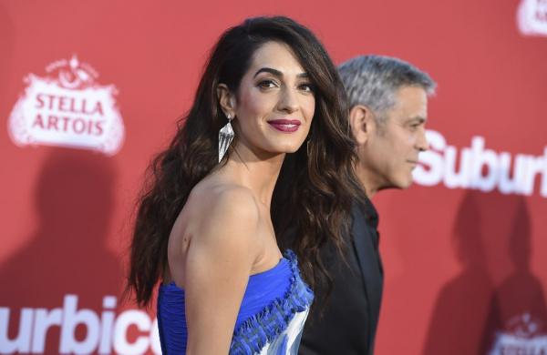 Η Αμάλ Κλούνει μόλις φόρεσε την πιο ωραία ολόσωμη φόρμα