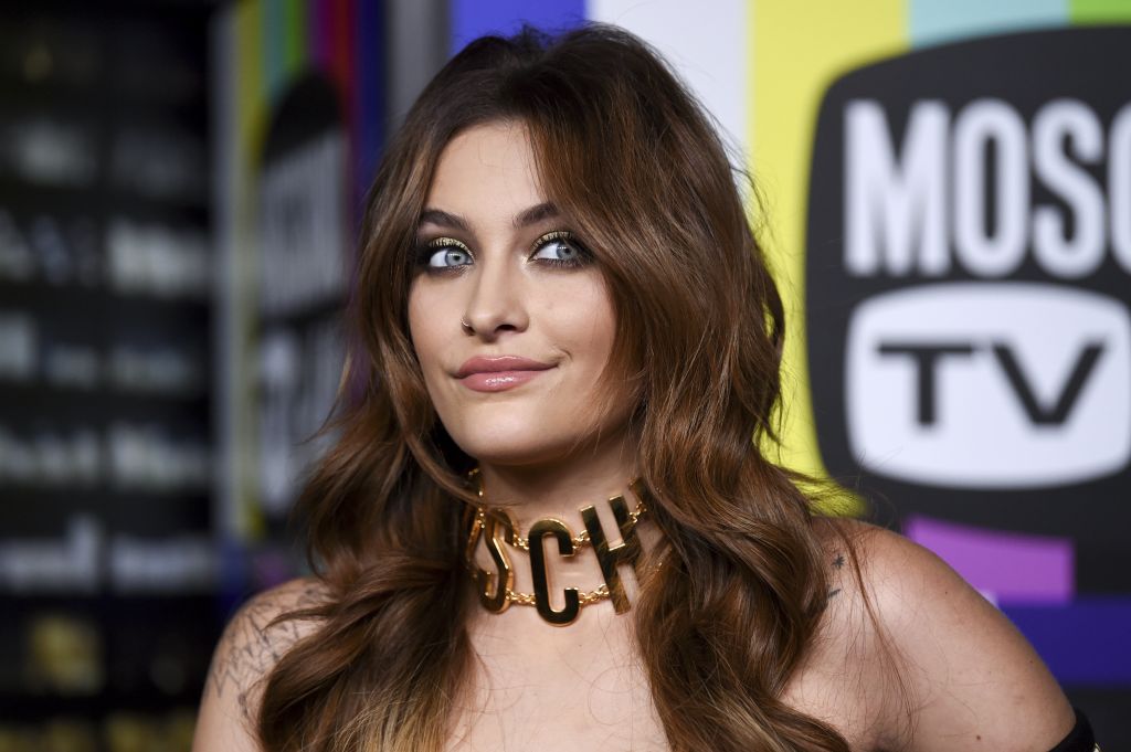 Τι απαντά η κόρη του Τζάκσον στις φήμες για απόπειρα αυτοκτονίας