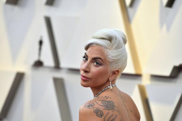 Η Lady Gaga ανακοίνωσε την «εγκυμοσύνη» της στο Twitter