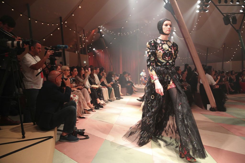 Ο Dior παρουσίασε το πρώτο του ντεφιλέ στο Ντουμπάι