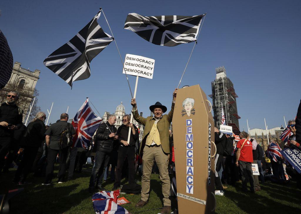 Brexit: Διαδηλώσεις, πάρτι και… προσευχές μήπως έρθει η επιφοίτηση