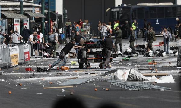 Το Χόλιγουντ έρχεται στην Ελλάδα αλλά μόνο για να δείξει επεισόδια, πορείες, καταστροφές