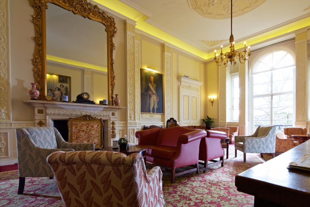 Royal Over-Seas League: Το κρησφύγετο των bons vivants και των φιλόμουσων