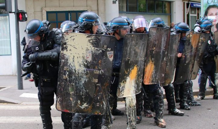 Βόμβες κοπράνων: Ξεχάστε τις μολότοφ γιατί ήρθαν… οι Cacatov