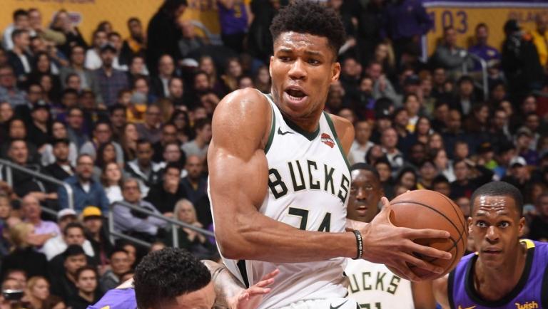 Το double double του Γιάννη κόντρα στους Λέικερς