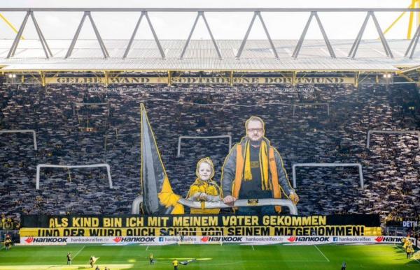 Εκπληκτικό κορεό των οπαδών της Ντόρτμουντ (pics)