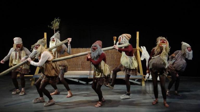 Γαλλία: Ακτιβιστές ακύρωσαν παράσταση του Αισχύλου – Κατηγορούν τον σκηνοθέτη για ρατσισμό