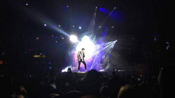 Σάκης Ρουβάς: Του έκαναν «κομματάκια» το πουκάμισο στο Άργος