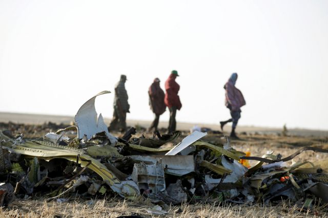 Πτώση αεροσκάφους: Η συγκλονιστική ιστορία ενός νιόπαντρου ζευγαριού