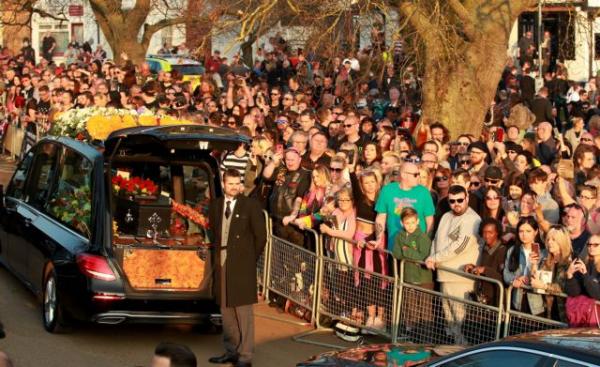 Χιλιάδες φανς των Prodigy απέτισαν φόρο τιμής στην κηδεία του Κιθ Φλιντ