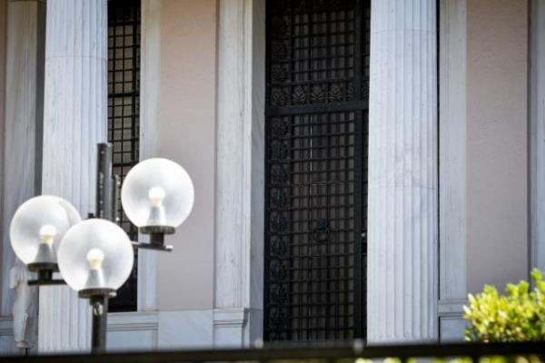 Μαξίμου για θαλασσοδάνεια κομμάτων: Πώς και πότε θα επιστρέψουν τα κλεμμένα;