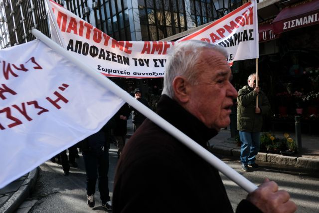 Παναττικό συλλαλητήριο συνταξιούχων στην πλατεία Κλαυθμώνος