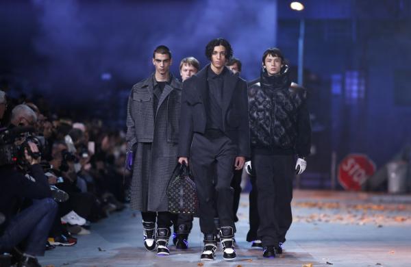 Ο οίκος Louis Vuitton αποσύρει ρούχα με τον Μάικλ Τζάκσον