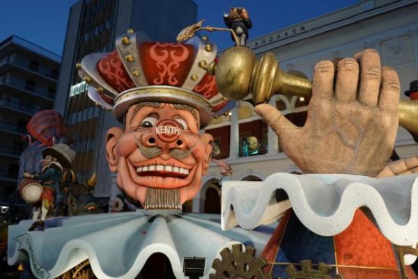 Ο Πασχάλης βάζει «φωτιά» στο πατρινό καρναβάλι