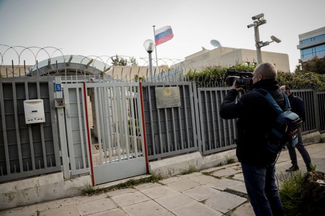 Κάμερες έχουν καταγράψει τους δράστες στο ρωσικό προξενείο
