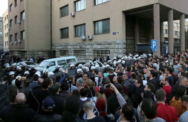 Την ώρα που διαδηλωτές «πολιορκούσαν» το προεδρικό ο Βούτσιτς έπαιζε σκάκι