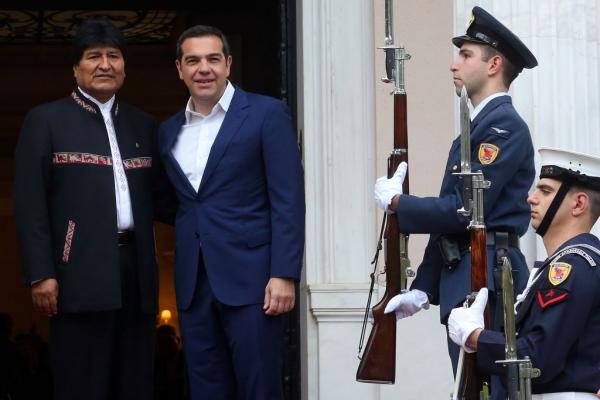 Τσίπρας σε Μοράλες: Όλοι μαζί απέναντι σε κάθε μορφή καταπίεσης και ολοκληρωτισμού
