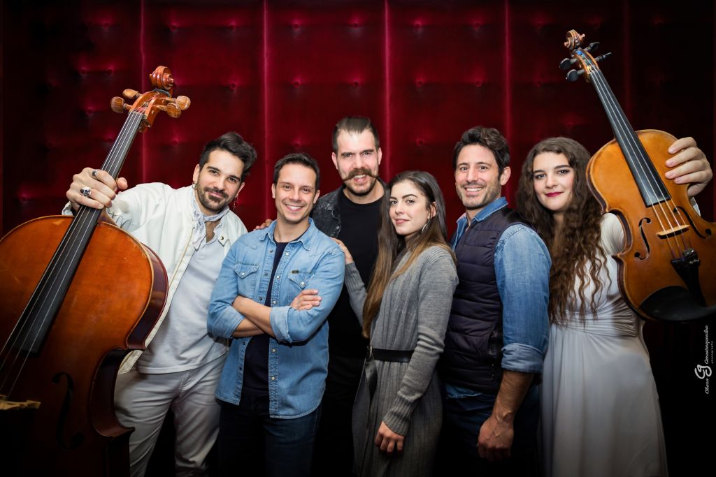 Ο Ηλίας Καρελάς μας μιλάει για το bullying ετοιμάζοντας το «Συρανό»