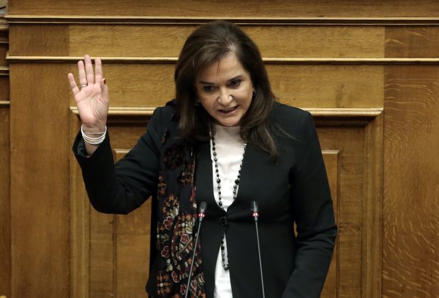 Ντόρα Μπακογιάννη σε Δραγασάκη: Σε κίνδυνο τα αναπτυξιακά έργα στο λιμάνι του Πειραιά