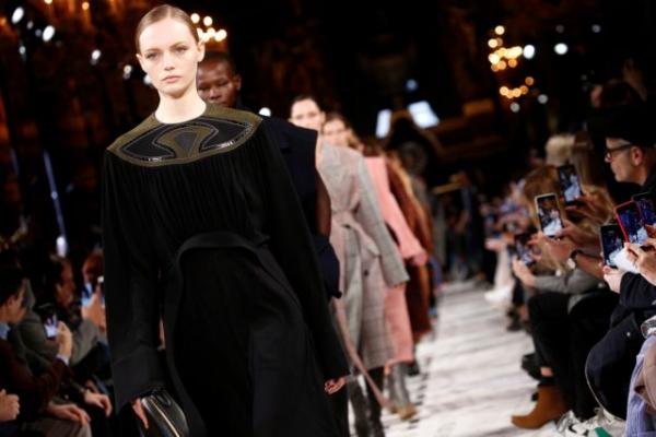 Το πράσινο είναι το νέο μαύρο στην πασαρέλα της Stella McCartney