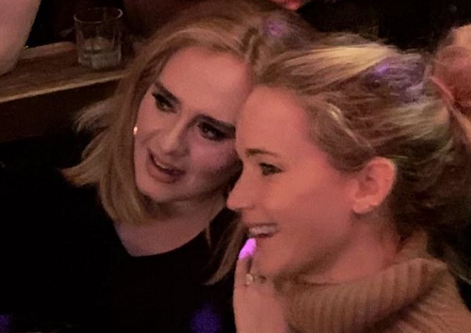 Αντέλ και Τζένιφερ Λόρενς παρτάρουν δίχως αύριο σε γκέι μπαρ