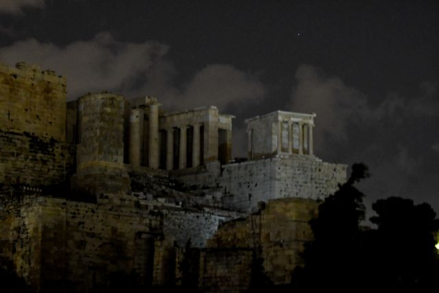 «Ώρα της Γης»: Φανταστικό βίντεο με την Ακρόπολη «βυθισμένη» στο σκοτάδι