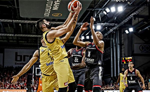 Την πλήγωσε ο Αλεξάντερ, αναστρέψιμη η διαφορά για την ΑΕΚ