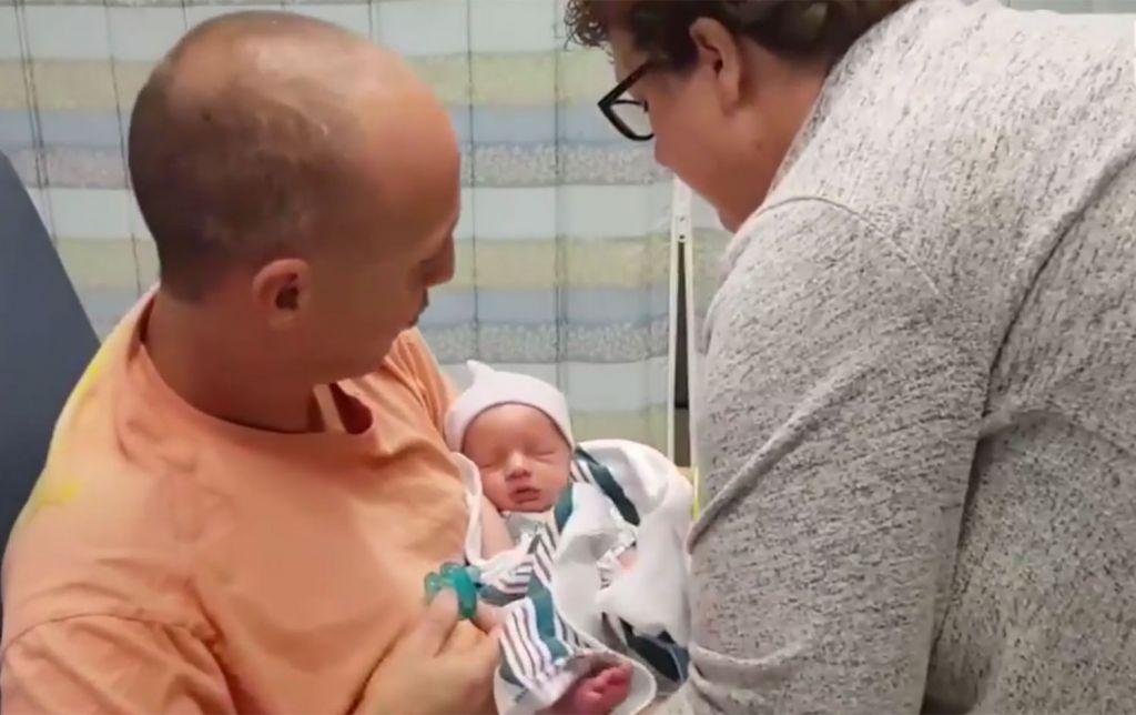 Απίστευτο: 50χρονη γέννησε για 5η φορά ενώ ήταν… σε εμμηνόπαυση