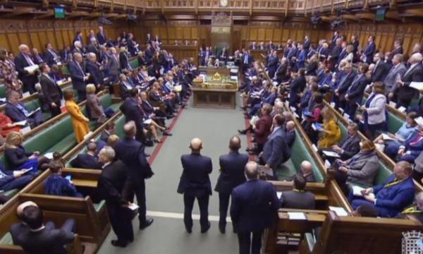 Πρωτοφανής εξέλιξη : Η Βουλή παίρνει τον έλεγχο του Brexit από τη Μέι!