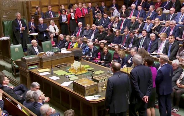 Brexit: Μετατέθηκε το διαζύγιο - «Όχι» σε όλα από το κοινοβούλιο, παραμένει το αδιέξοδο