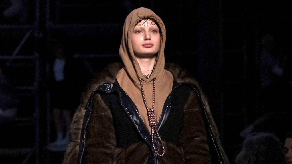 Αλλαγή πλεύσης για την Burberry μετά το σάλο με το φούτερ – θηλιά