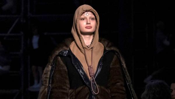 Αλλαγή πλεύσης για την Burberry μετά το σάλο με το φούτερ – θηλιά