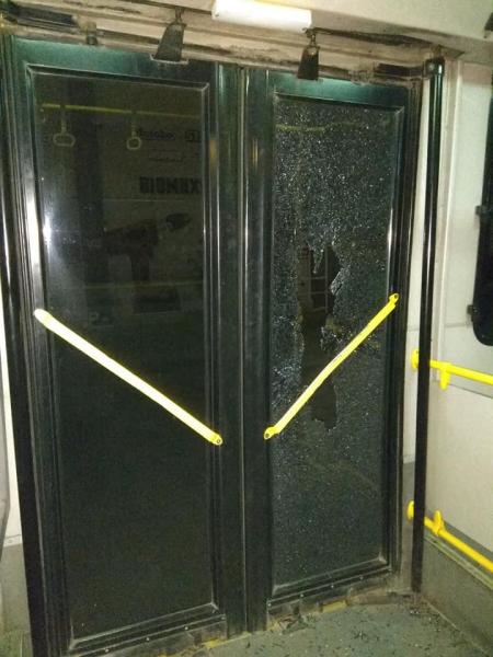 Eπίθεση με πέτρες σε λεωφορείο του ΟΑΣΑ στη Μεταμόρφωση