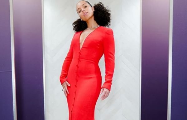 Δείτε την Αλίσια Κις να τραγουδάει μαζί με τον ταλαντούχο γιο της