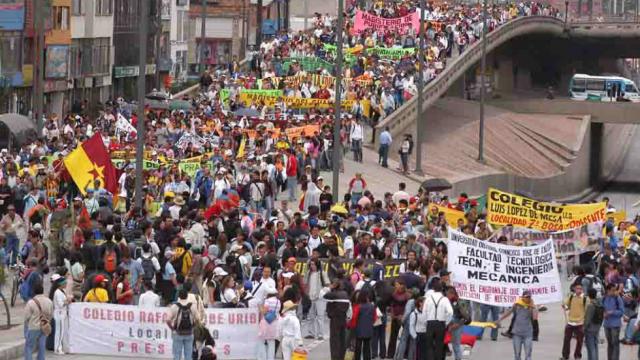 Κολομβία: Χιλιάδες δάσκαλοι απεργούν για τη δημόσια παιδεία