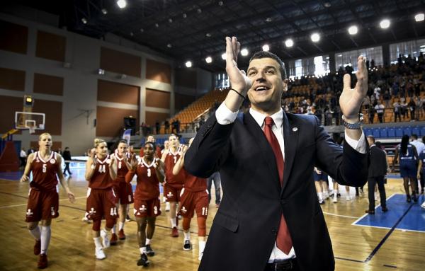 Παντελάκης: «Χαρούμενος όταν βλέπω τις παίκτριές μου να αποδίδουν στο γήπεδο»