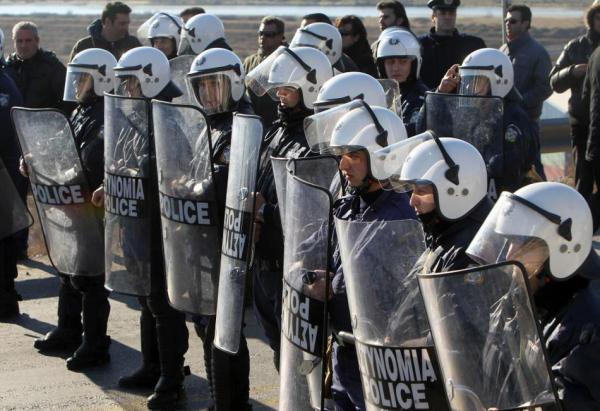 Σε επιφυλακή για drone, μασκαράδες και… Ελένη Λουκά – Ο πανικός της κυβέρνησης εν όψει 25ης Μαρτίου