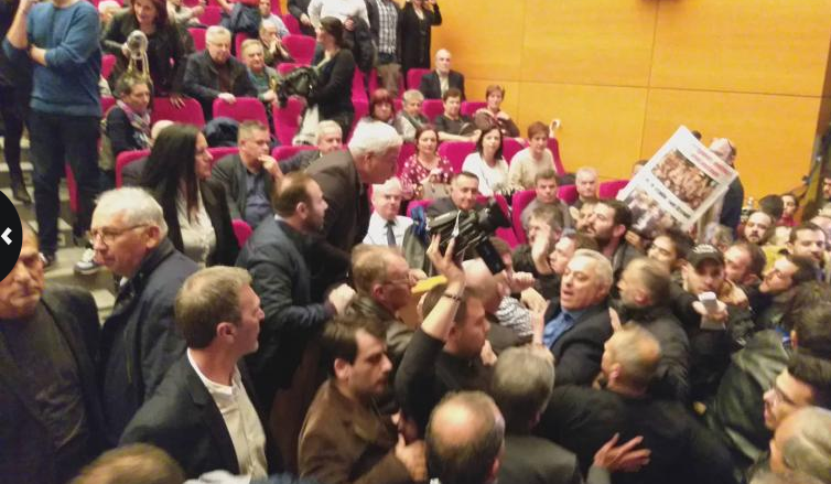 Εισβολή του ΠΑΜΕ στο συνέδριο της ΓΣΕΕ στην Καλαμάτα