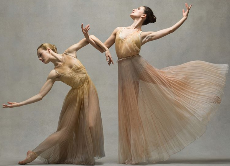 Το μπαλέτο συναντά τις ονειρικές δημιουργίες Dior