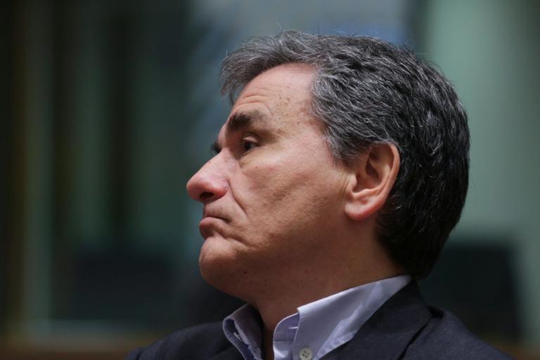 Νέο θρίλερ με το αφορολόγητο – Τι απαιτούν οι θεσμοί, πώς απαντά η κυβέρνηση