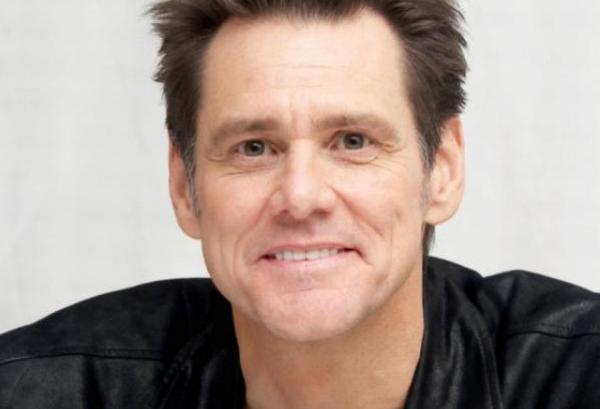 Ο Τζιμ Κάρεϊ ζωγράφισε τον Τραμπ σαν μετεωρίτη με σβάστικα στο μέτωπο