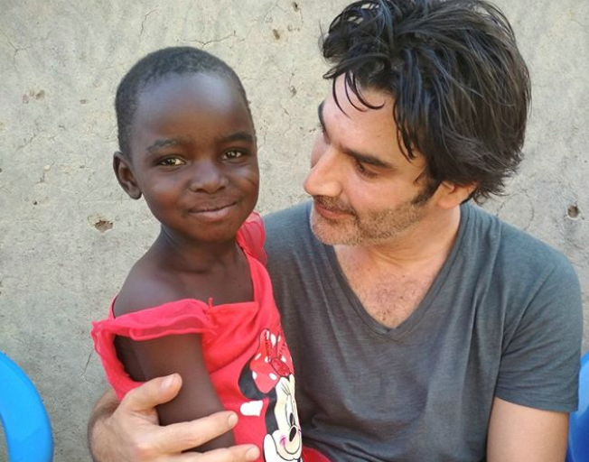 «Ένας Κόσμος» από τον Χριστόφορο Παπακαλιάτη για την ActionAid