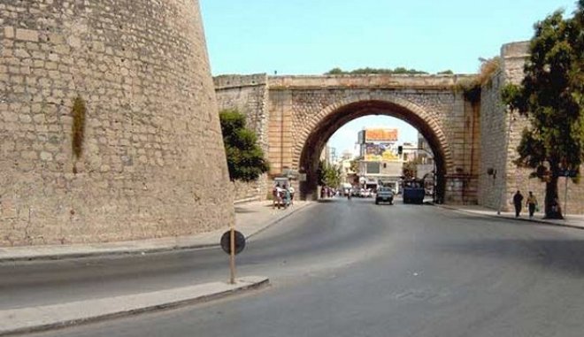 Hράκλειο: Άνδρας έπεσε από τα Ενετικά Τείχη