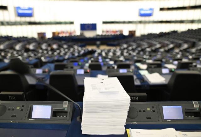 Δημοσκόπηση Ευρωκοινοβουλίου: Στις 12 μονάδες η διαφορά ΝΔ - ΣΥΡΙΖΑ στις ευρωεκλογές