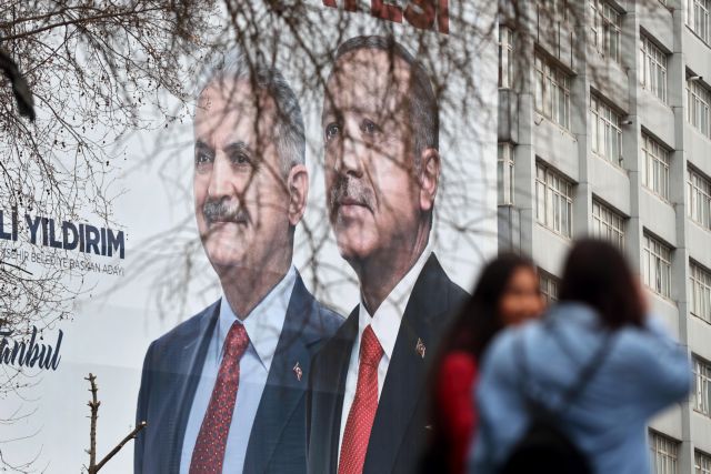 Γιατί ο «σουλτάνος» κάνει... πόλεμο - Οικονομία και εκλογές προκαλούν τρόμο στον Ερντογάν
