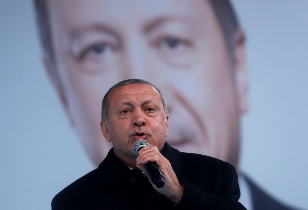 Ο Ταγίπ Ερντογάν «βουλιάζει» την οικονομία στην ύφεση - Σε δύσκολη κατάσταση η τουρκική οικονομία