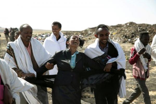 Τραγωδία δίχως τέλος στην Αιθιοπία: Σε έξι μήνες οι έλεγχοι DNA και οι συγγενείς θάβουν χώμα