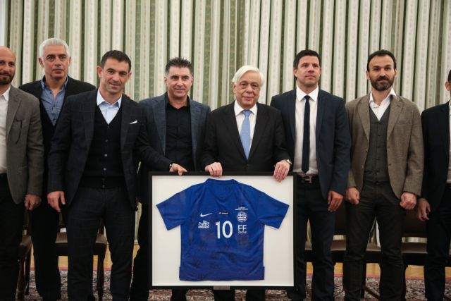 Με εκπροσώπους των νικητών του Εuro 2004 συναντήθηκε ο Προκόπης Παυλόπουλος