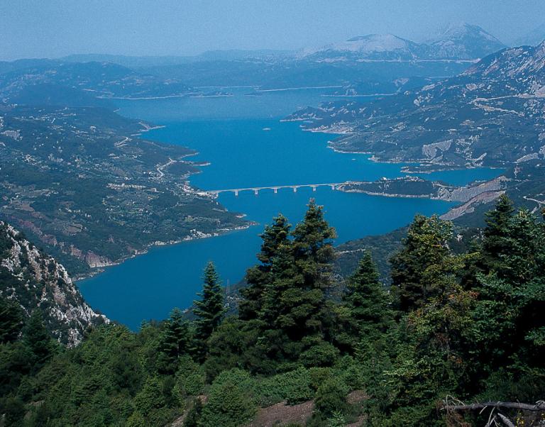 Λίμνη Κρεμαστών, άνθρωπος και φύση χέρι-χέρι