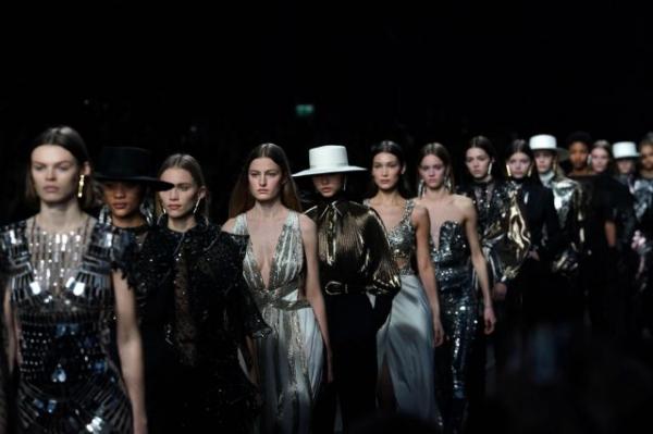 Η Alberta Ferretti μας ταξιδεύει ως την Γαλλική Ριβιέρα